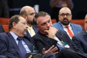 Advogado de Bolsonaro pede a Moraes para acompanhar acareação entre Cid e Braga Netto