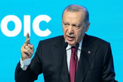 Turquia prende mais de 120 pessoas em reduto da oposição