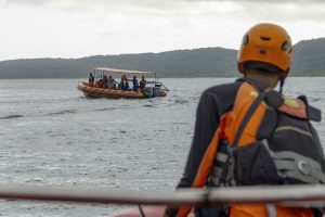 Indonésia expande área de busca após naufrágio que matou pelo menos 6 pessoas