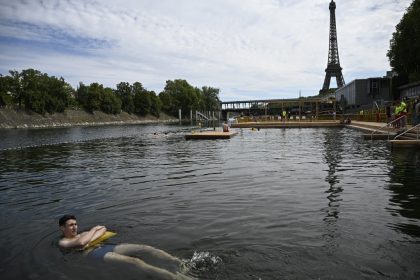 Paris fecha três espaços de mergulho no Sena devido à chuva um dia após abertura