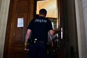 Alemanha julga 'Doutor Morte', acusado pelo assassinato de 15 pacientes