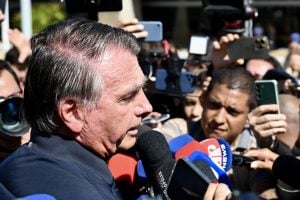 Moraes descarta prisão imediata, mas adverte Bolsonaro contra reincidências