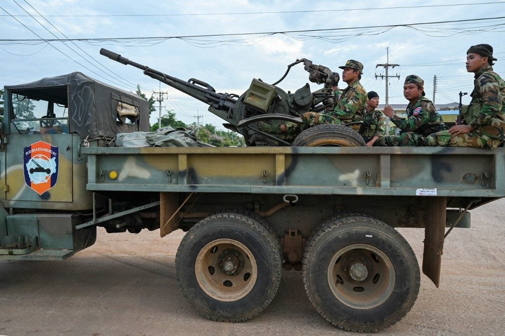 Tailândia evacua mais de 100 mil civis por confronto com Camboja