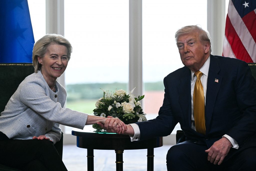 Trump e Von der Leyen concordam com tarifas de 15% para produtos europeus e grandes compras de energia