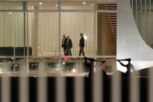 Lula recebe Moraes e outros ministros do STF em jantar após sanção dos EUA