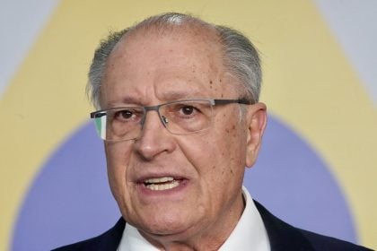 A 4 dias do tarifaço, Brasil aposta no diálogo, mas já prepara plano de contingência