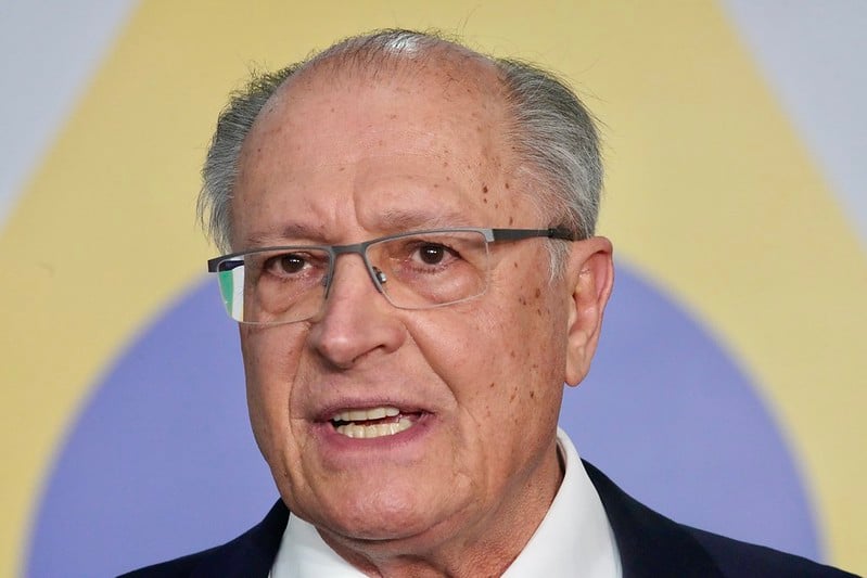 A 4 dias do tarifaço, Brasil aposta no diálogo, mas já prepara plano de contingência