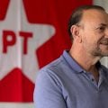 ‘Ninguém levará a sério’, diz presidente do PT sobre a candidatura de Flávio Bolsonaro