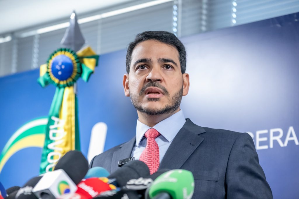Em meio a embate no STF sobre o IOF, Messias diz que Motta e Alcolumbre são ‘amigos do povo’