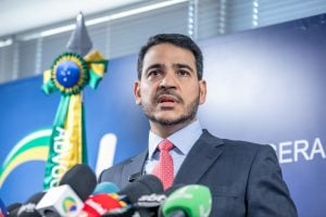 Em meio a embate no STF sobre o IOF, Messias diz que Motta e Alcolumbre são 'amigos do povo'