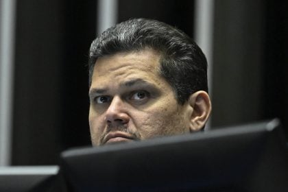 Alcolumbre pauta projeto que legaliza cassinos e bingos no Brasil