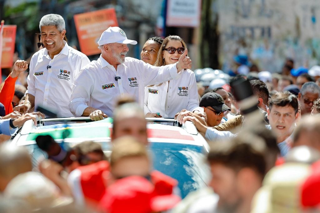 Volta de Lula a Salvador no 2 de Julho mira eleitor baiano em meio a alta na reprovação