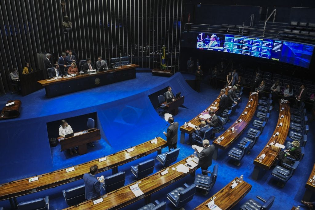Senado aprova consignado para CLT e amplia modalidade para trabalhadores de app