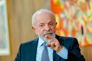 Governo Lula prevê salário mínimo de R$ 1.631 em 2026