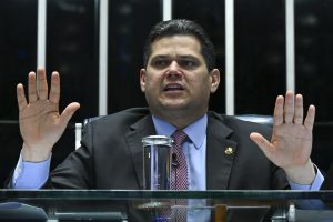Sem citar Moraes, Alcolumbre diz que Congresso 'não admite interferências na atuação dos Poderes'