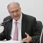 Alckmin critica Tarcísio e Eduardo por atuações contra o Brasil no tarifaço