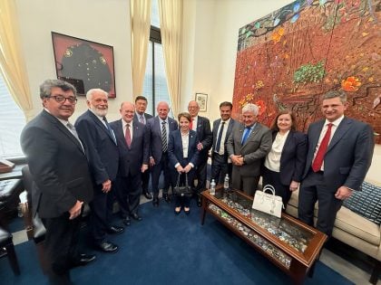 Senadores encerram missão nos EUA sem avanços em negociações sobre o tarifaço