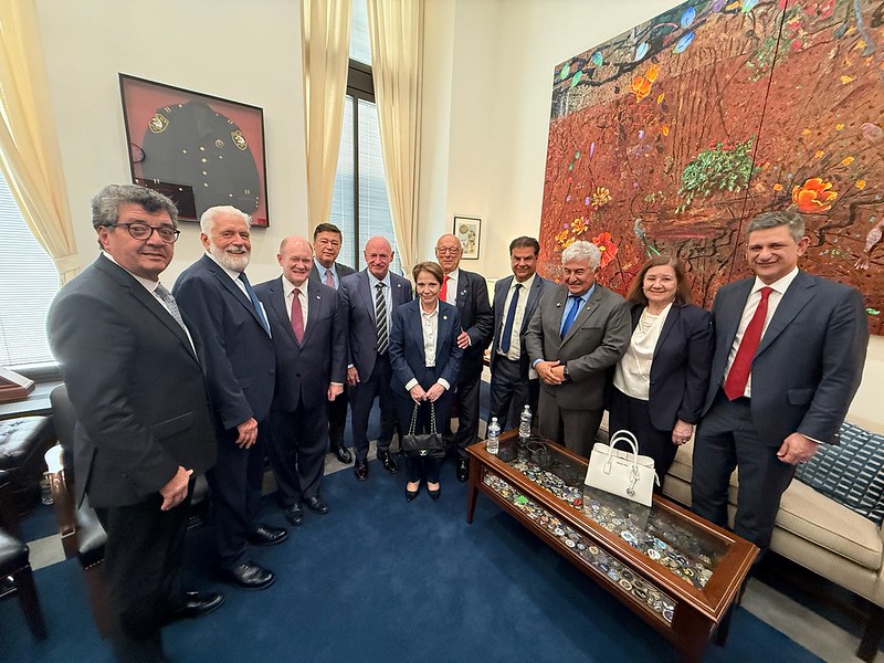 Senadores encerram missão nos EUA sem avanços em negociações sobre o tarifaço