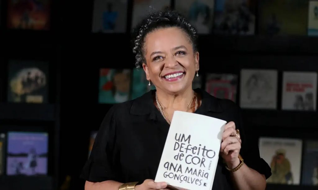 Ana Maria Gonçalves é eleita e se torna a primeira mulher negra na ABL