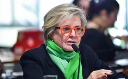 Senadora de MT diz que tornozeleira em Bolsonaro é culpa de Eduardo: ‘Moleque’