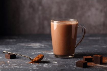 5 receitas de chocolate quente vegano para os dias frios