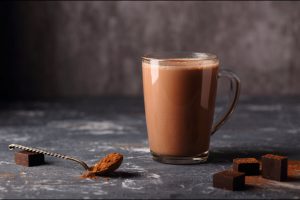 5 benefícios do chocolate quente para a saúde