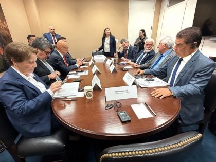 Como ‘clásula Bolsonaro’ trava diálogo sobre o tarifaço, segundo senadores nos EUA