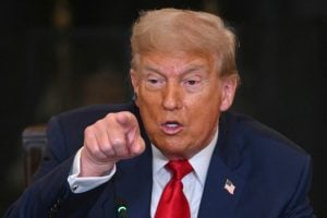Descontrolado, Trump torna os EUA adversários do Brasil, diz ex-embaixador em Washington
