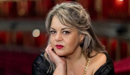 Soprano brasileira recebe honraria da família real britânica por luta pela equidade de gênero