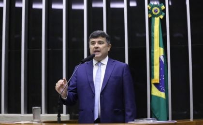Deputado propõe imunidade tributária para álbuns de figurinhas