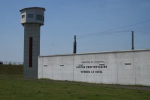 Sem contato com o mundo exterior: França inaugura regime de prisão de segurança máxima