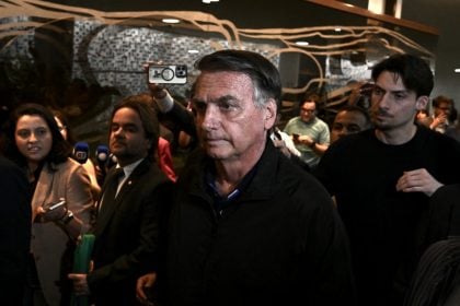 Moraes manda Bolsonaro explicar descumprimento de medida e cita chance de prisão