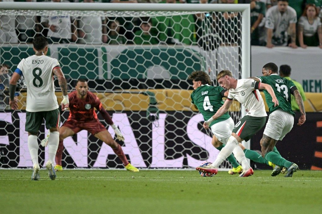 O futebol desperta as agruras da vida