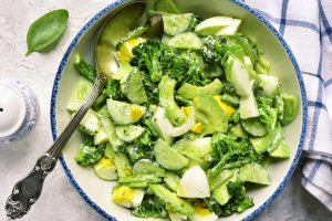 7 saladas ricas em proteínas para o almoço