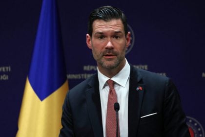 Ministro sueco admite ligação do filho com grupo neonazista