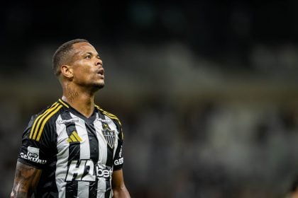 Jogador do Atlético-MG é alvo de racismo torcedor em jogo na Colômbia