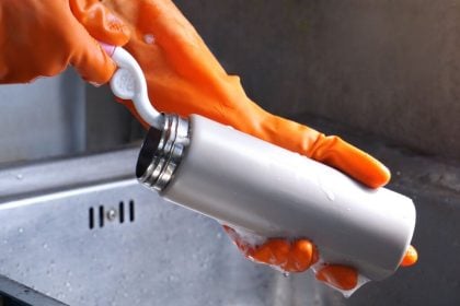 Veja a importância de limpar corretamente a garrafa térmica