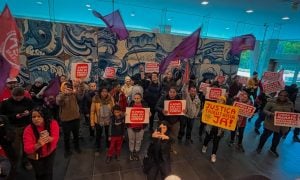 Manifestantes ocupam sede do Itaú na Faria Lima e cobram taxação dos super-ricos
