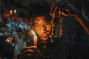 Com indicação ao Grammy na bagagem, Hodari lança o 2º disco: 'A música é um grande Deus'