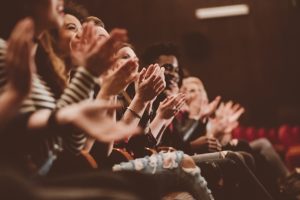Como pensar a cultura como negócio sem perder a alma artística?