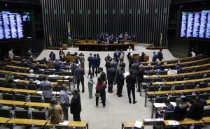 Deputado propõe isentar igrejas de taxas em cartórios