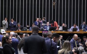 Câmara aprova PEC que altera regras para pagamento de precatórios