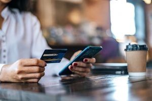 Aplicativos substituem gerente de banco como fator de lealdade, diz pesquisa