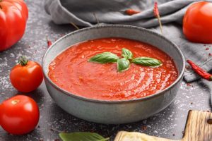 3 receitas de cremes e sopas para aliviar os sintomas da TPM