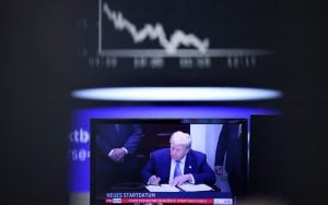 Mercado financeiro minimiza o impacto do tarifaço no Brasil e reduz a previsão da inflação