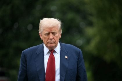 Trump diz que estabelecerá tarifa para importação de semicondutores