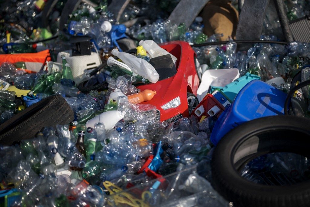 Países e ONGs rejeitam novo esboço de tratado sobre contaminação por plásticos