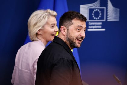 Zelensky e líderes europeus negociam nos EUA os termos de um acordo de paz com a Rússia