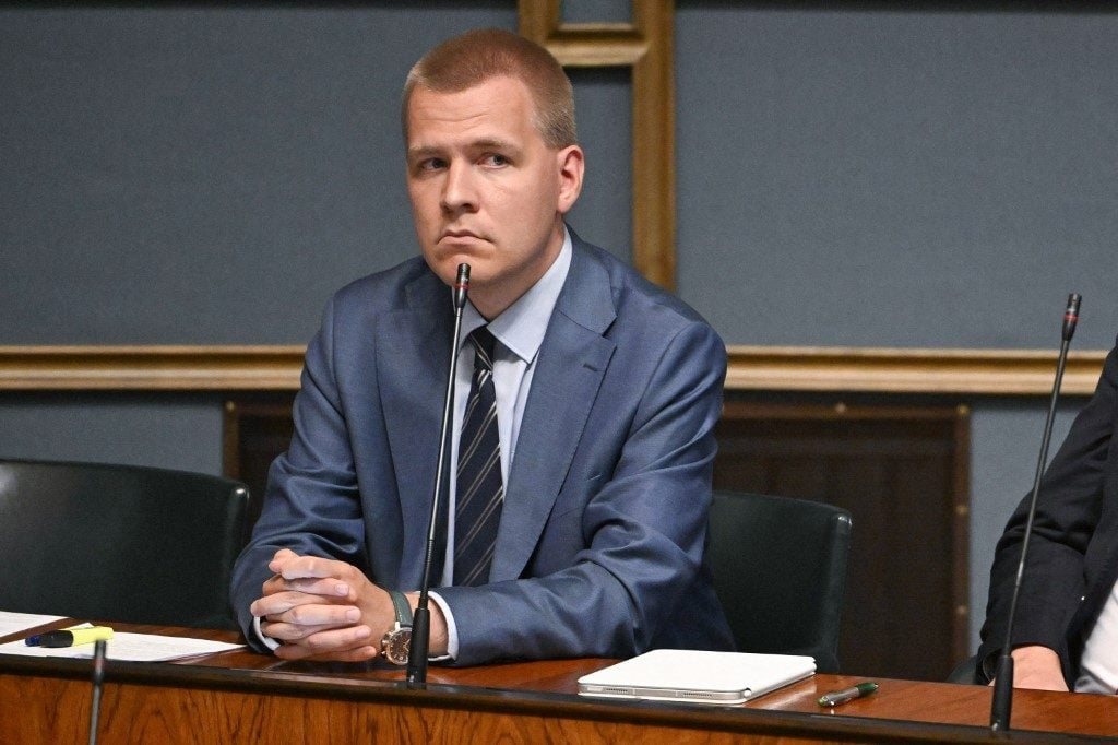 Deputado finlandês de 30 anos morre dentro do Parlamento