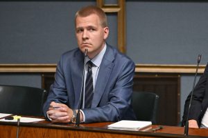 Deputado finlandês de 30 anos morre dentro do Parlamento